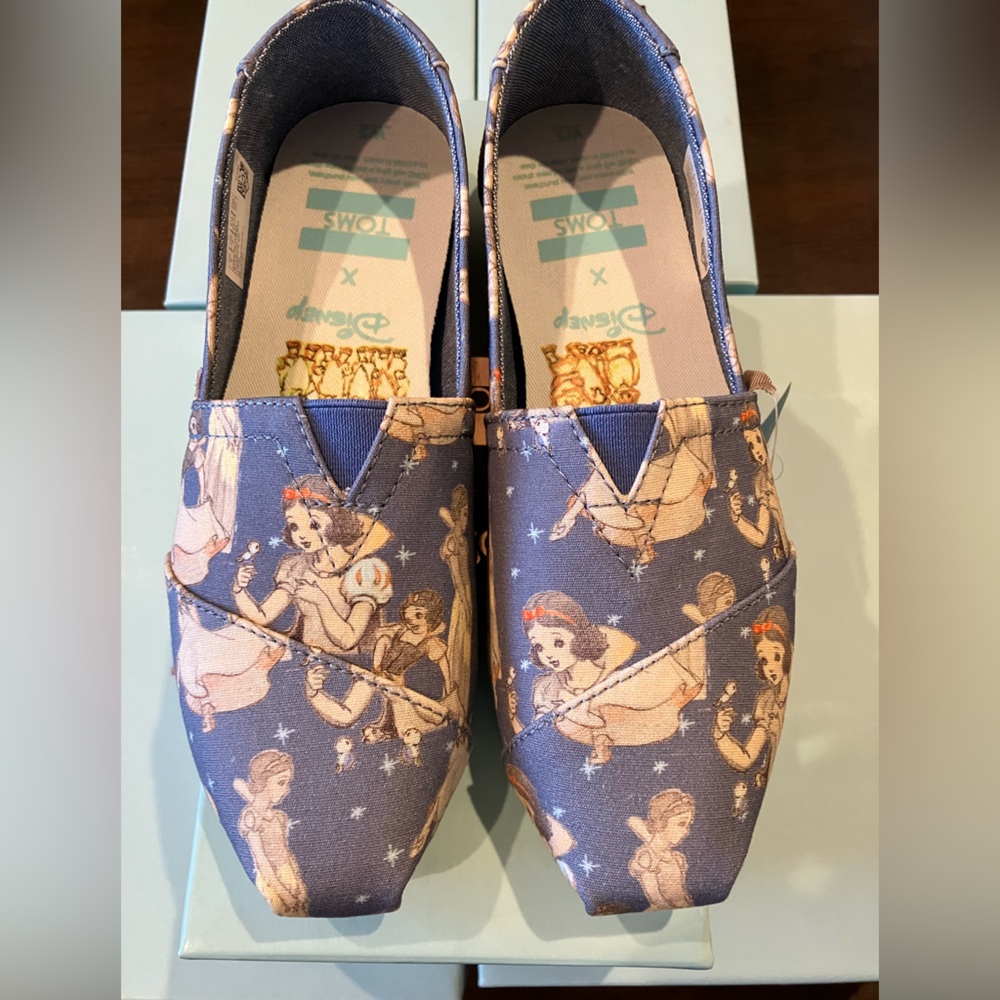 Brand New Disney x Toms Princess Snow White Printed Slip-on Sneakers
